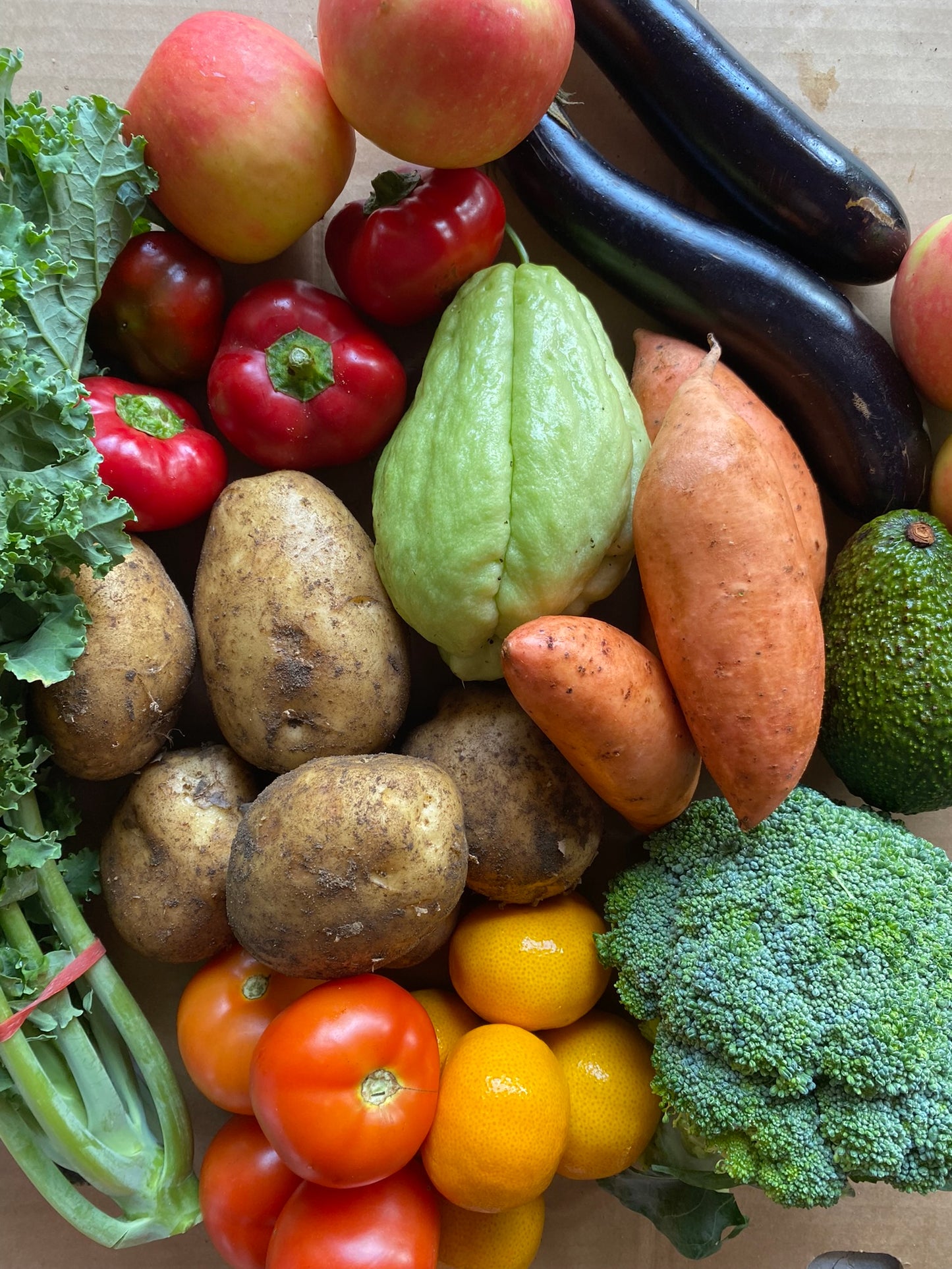 Small seasonal veggie box